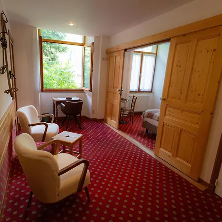 Chateau De La Muzelle 2*